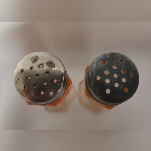 Vintage Pink Glass Salt and Pepper Shakers (109) - Picture 2 of 5